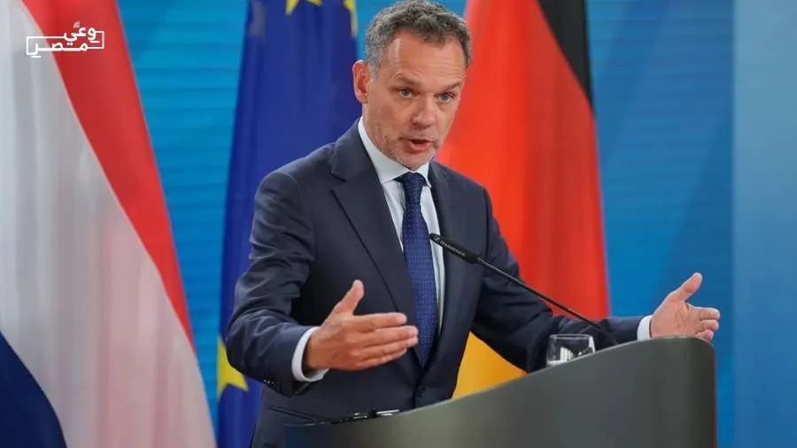 وزير الخارجية الهولندي يُعبر عن أسفه ويعِد بتعزيز إجراءات الأمن حول السفارة المصرية في لاهاي